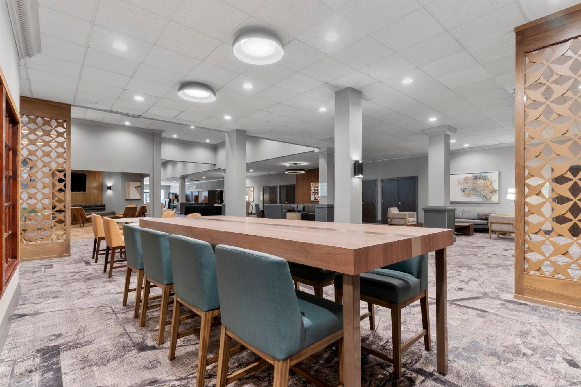 Holiday Inn Dubuque/Galena By Ihg Exteriör bild