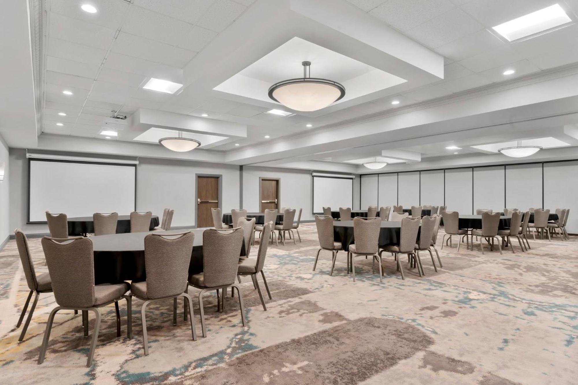 Holiday Inn Dubuque/Galena By Ihg Exteriör bild