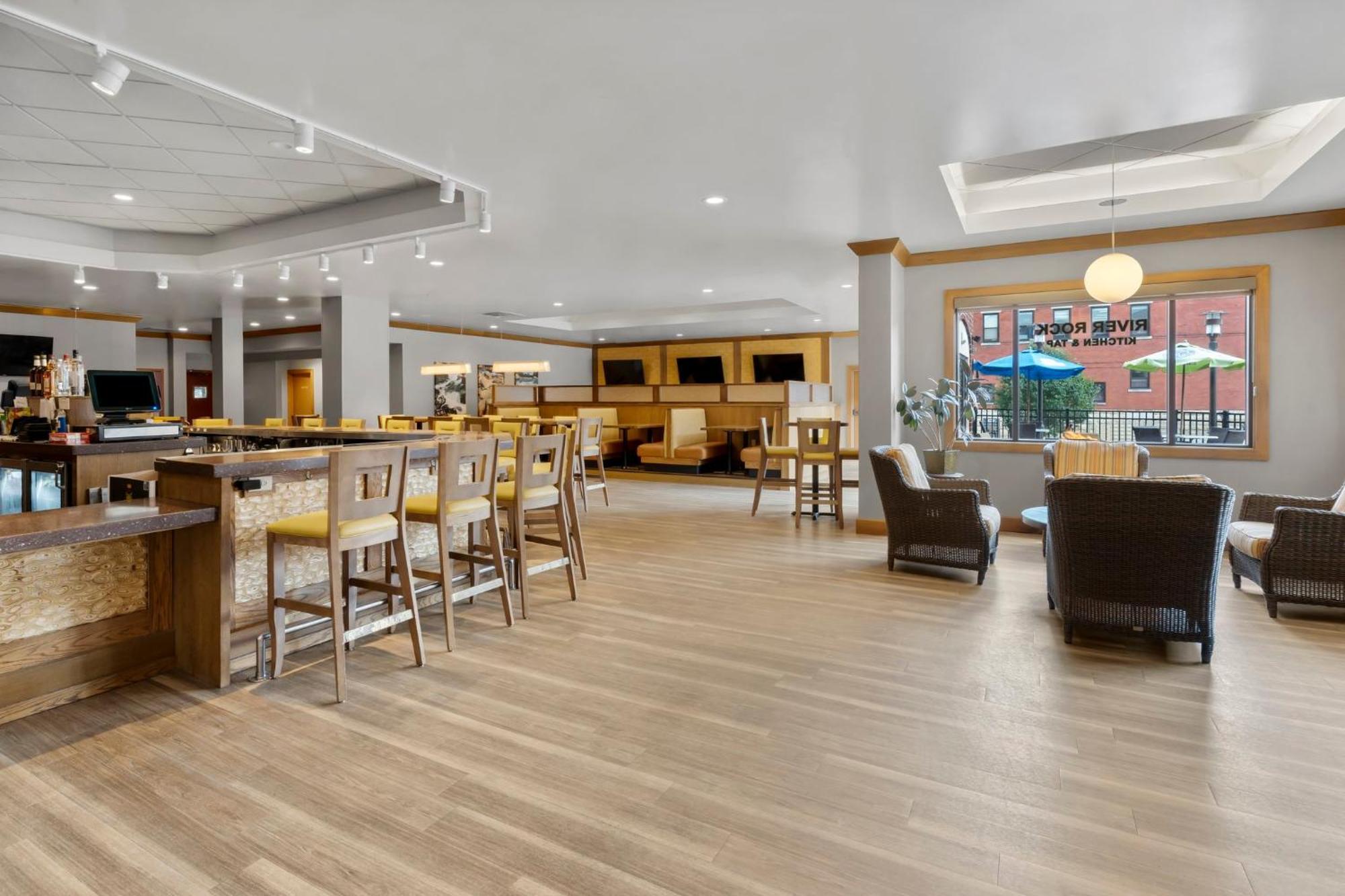 Holiday Inn Dubuque/Galena By Ihg Exteriör bild