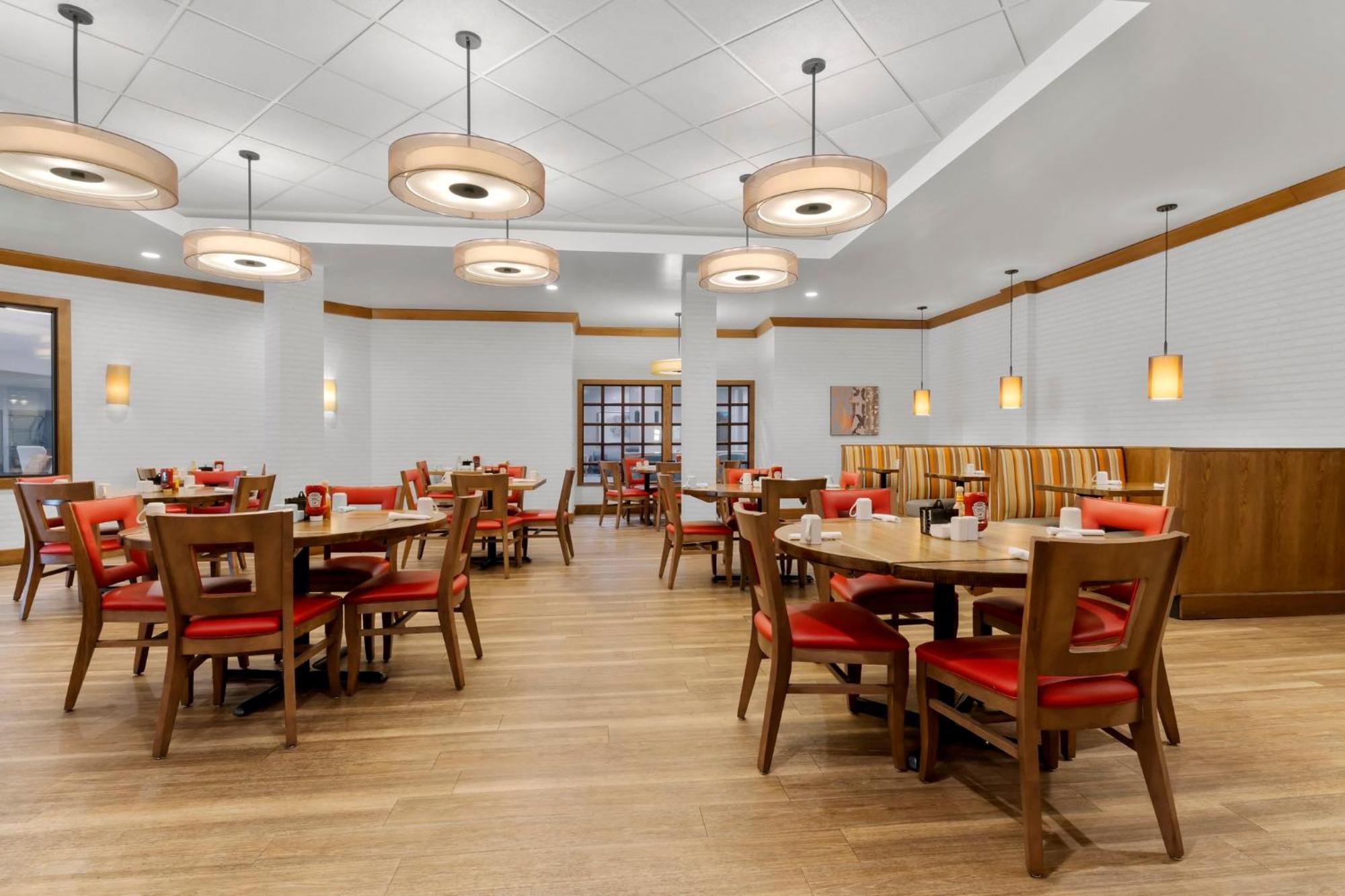 Holiday Inn Dubuque/Galena By Ihg Exteriör bild