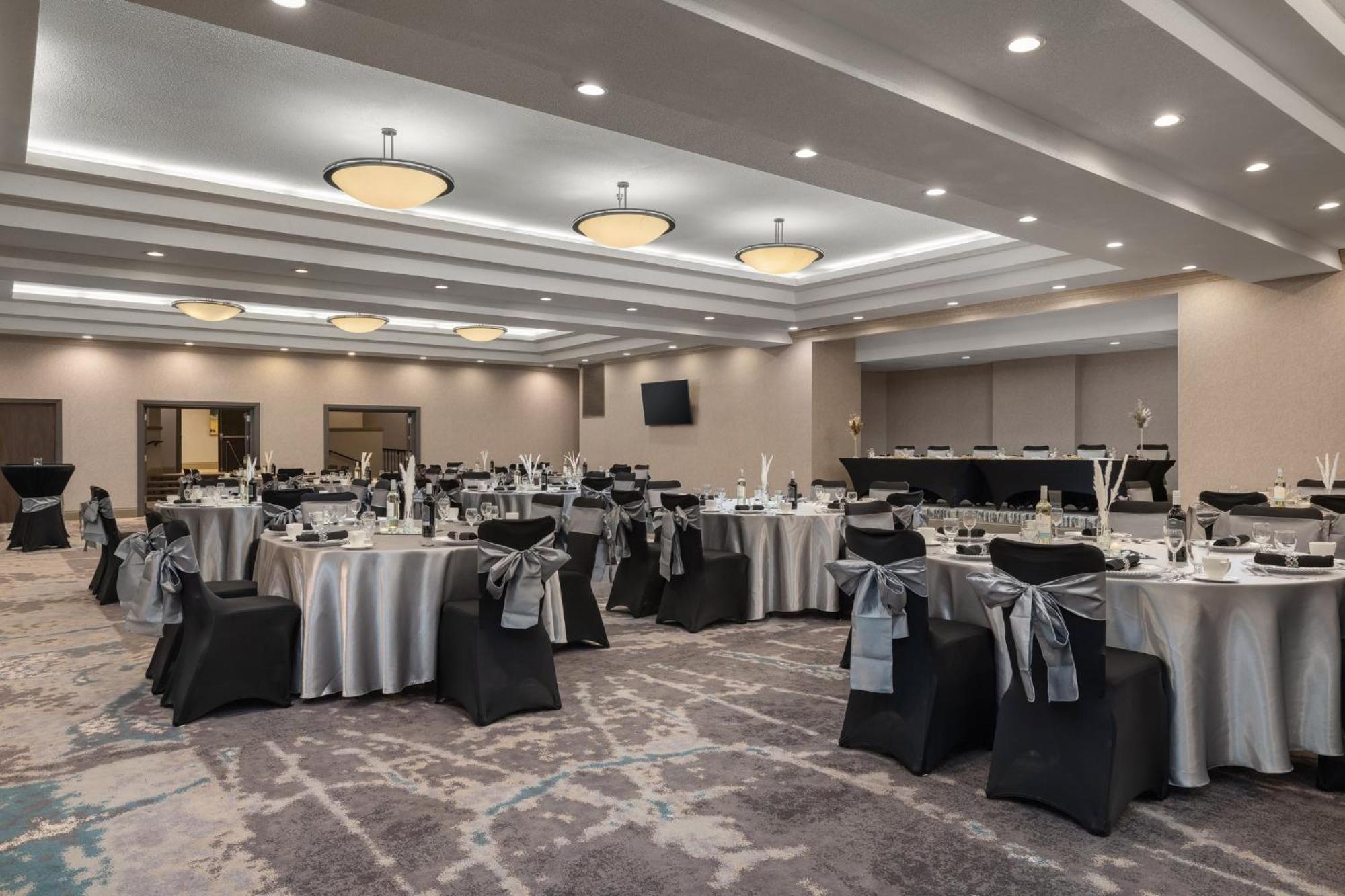 Holiday Inn Dubuque/Galena By Ihg Exteriör bild