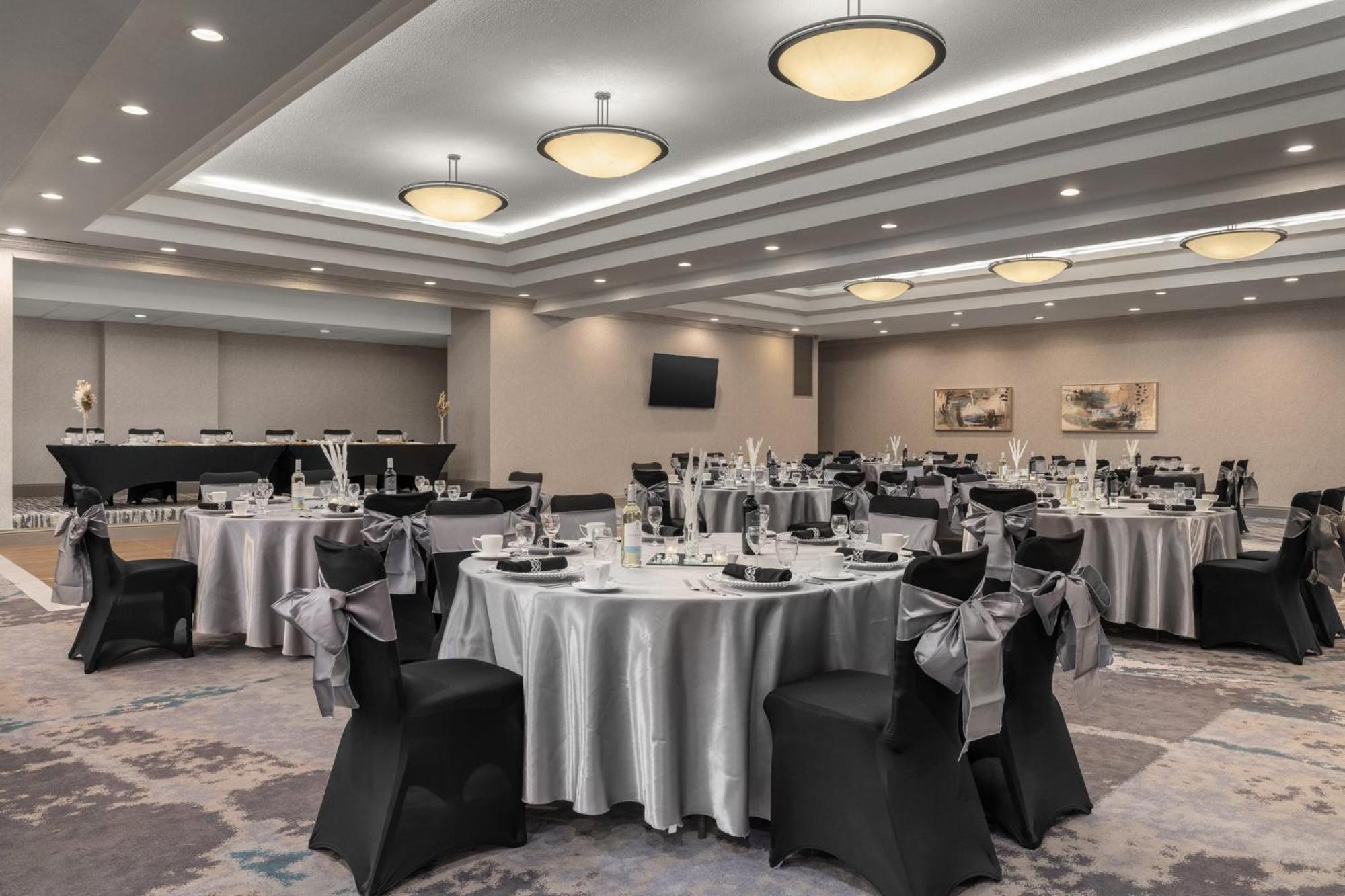 Holiday Inn Dubuque/Galena By Ihg Exteriör bild