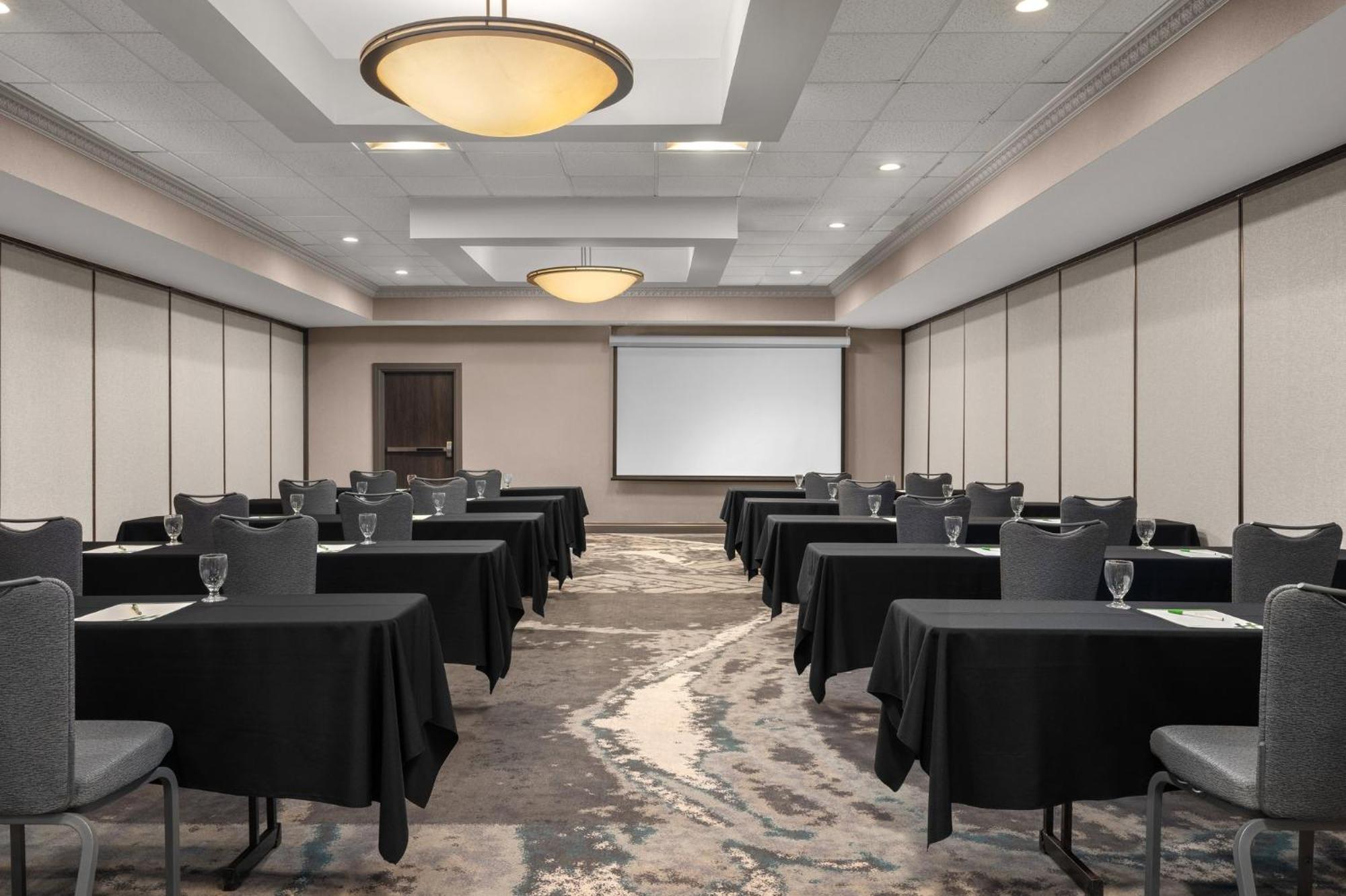 Holiday Inn Dubuque/Galena By Ihg Exteriör bild