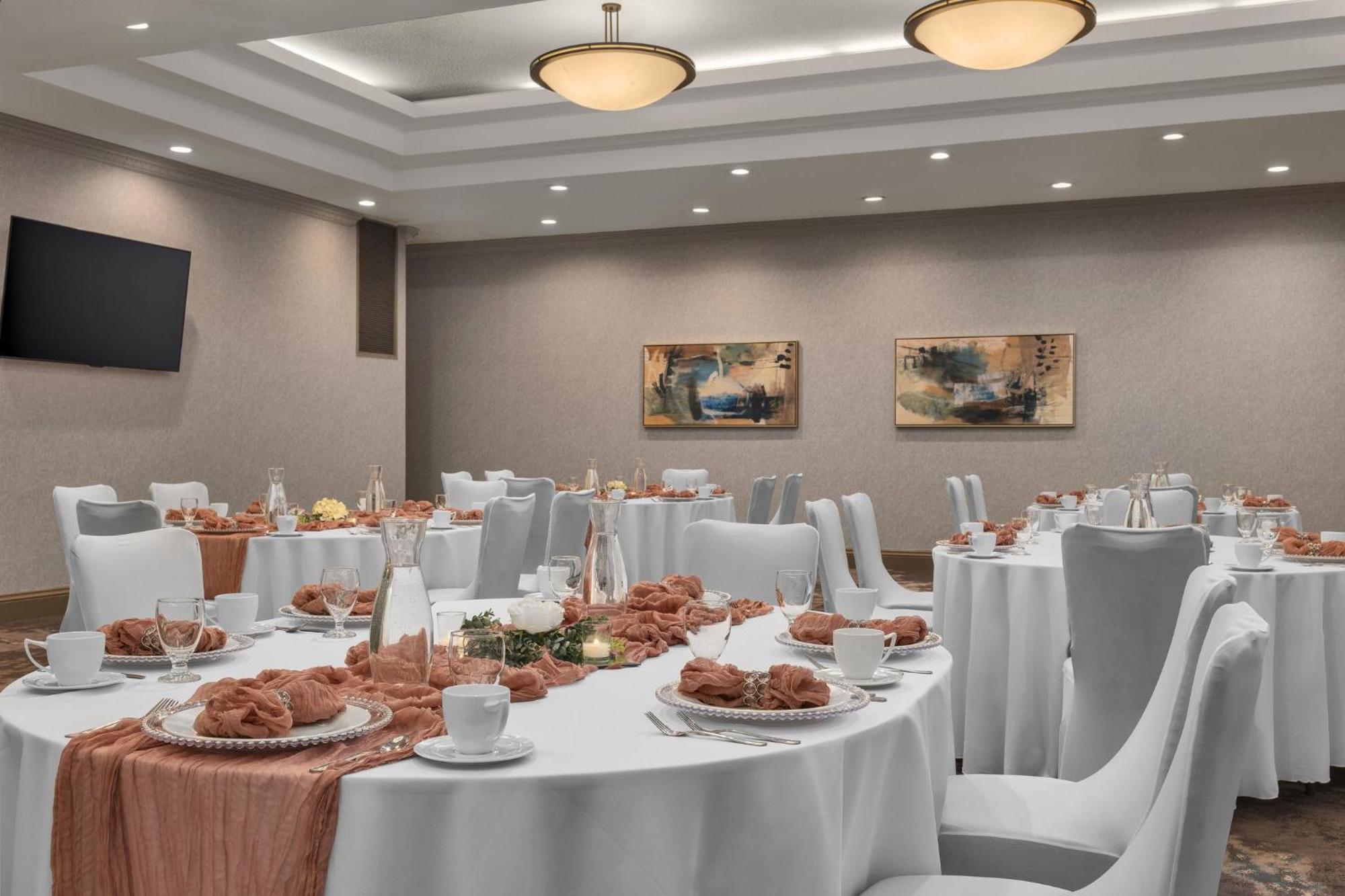Holiday Inn Dubuque/Galena By Ihg Exteriör bild