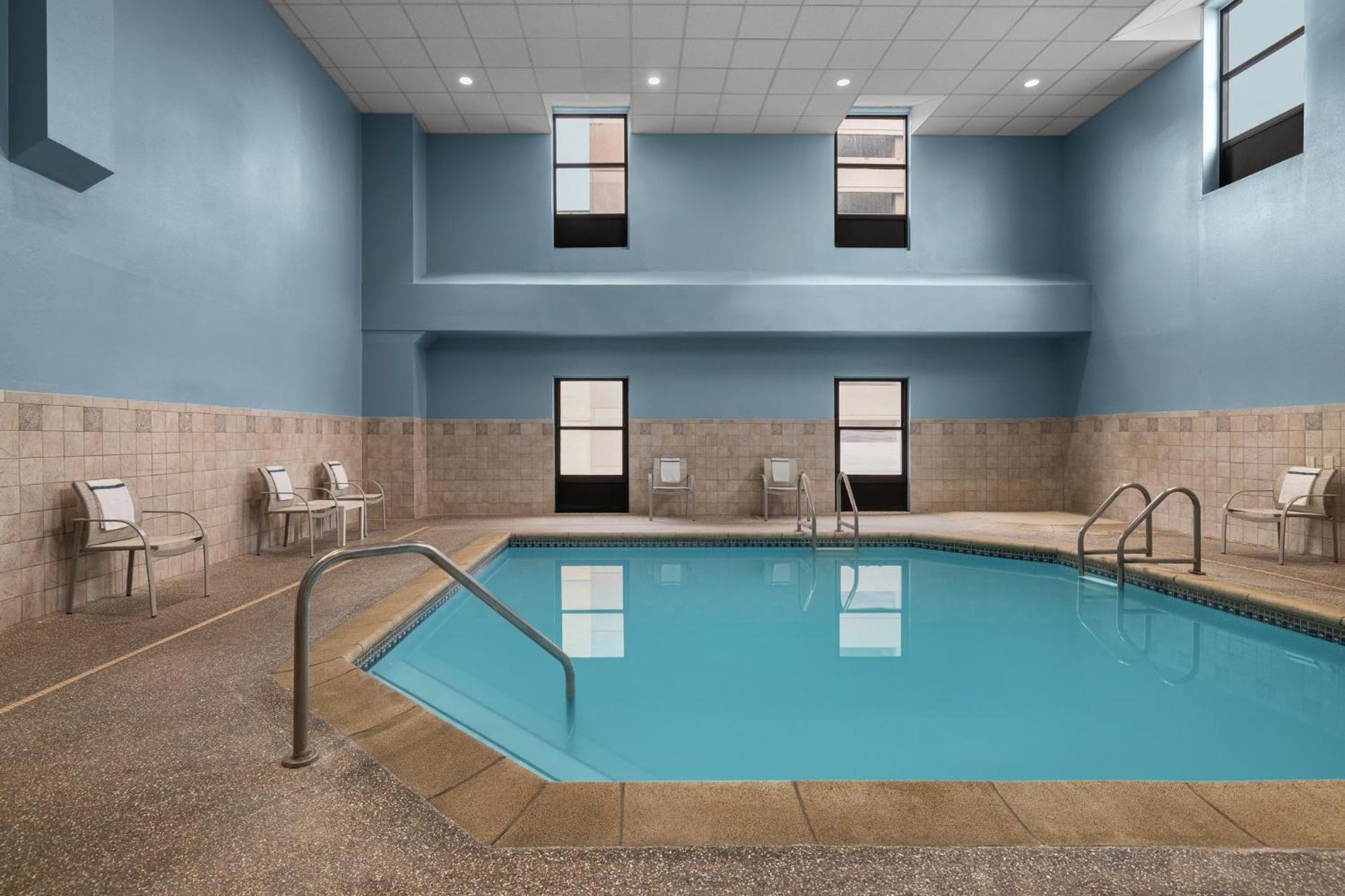 Holiday Inn Dubuque/Galena By Ihg Exteriör bild